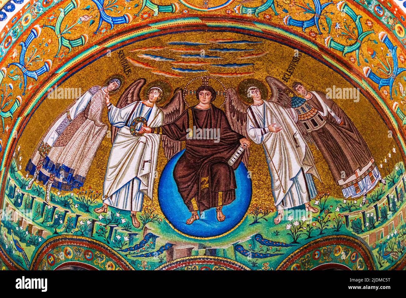 RAVENNA, ITALIEN - 27. JANUAR 2022: Die Mosaikdarstellung eines bartlosen Jesus aus dem Jahr 547 n. Chr. in der Basilika San Vitale. Die Basilika ist ein reg Stockfoto