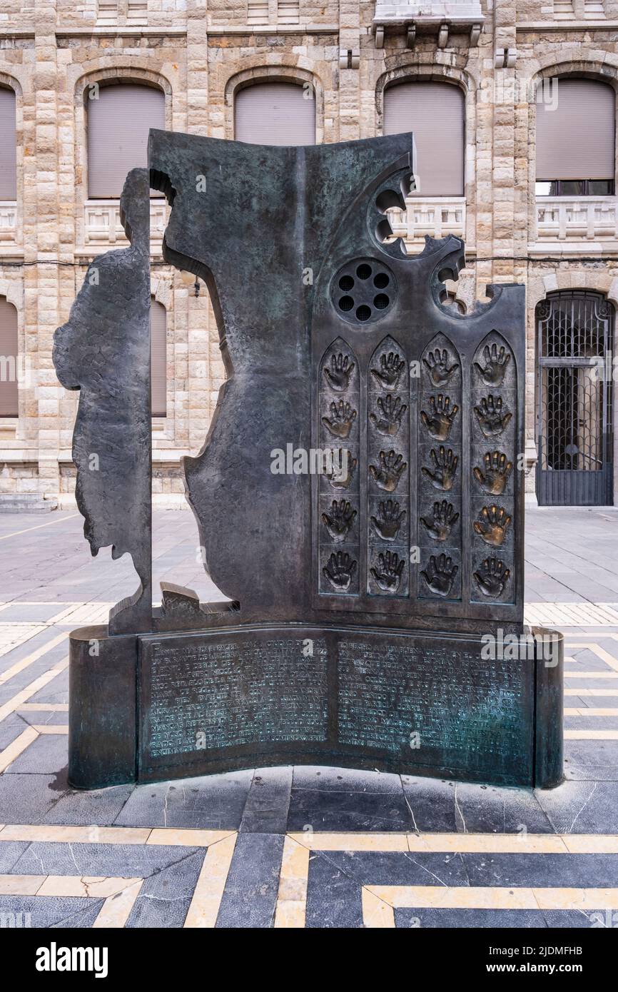 Spanien, Leon, Castilla y Leon. Denkmal für die Erbauer der Kathedralen, von Juan Carlos Uriarte. Stockfoto
