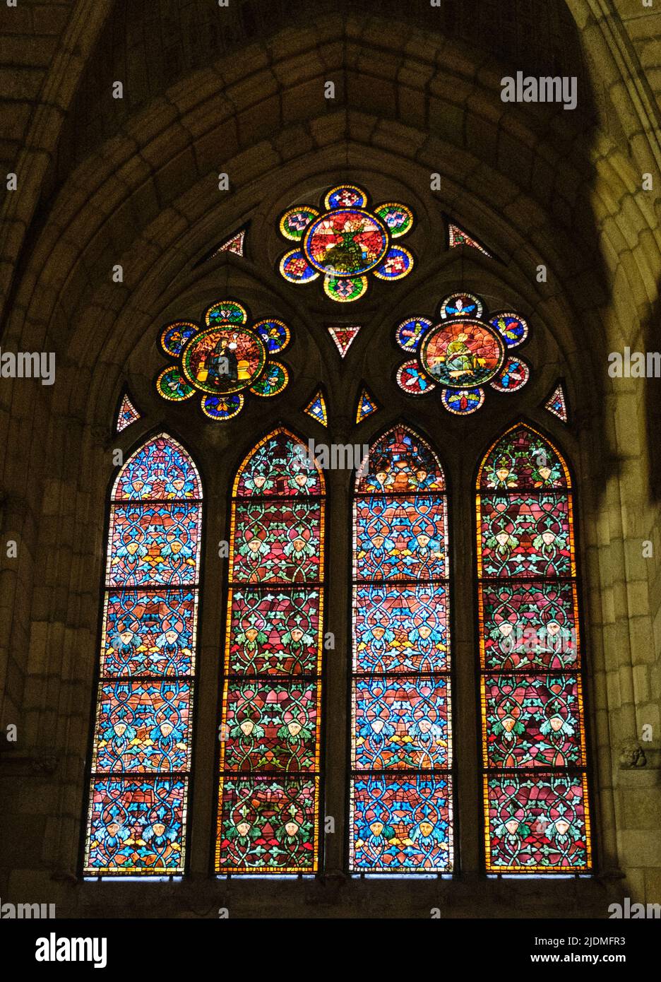 Spanien, Leon, Castilla y Leon. Buntglasfenster in der Kathedrale von Santa Maria. Gotik, 13.. Jahrhundert. Stockfoto