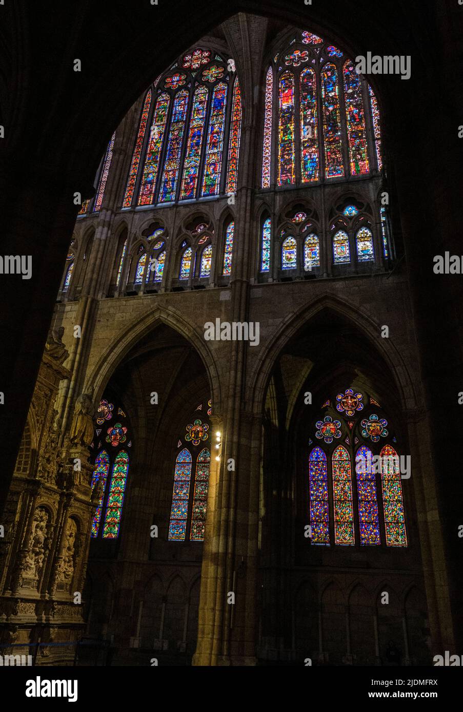 Spanien, Leon, Castilla y Leon. Buntglasfenster in der Kathedrale von Santa Maria. Gotik, 13.. Jahrhundert. Stockfoto