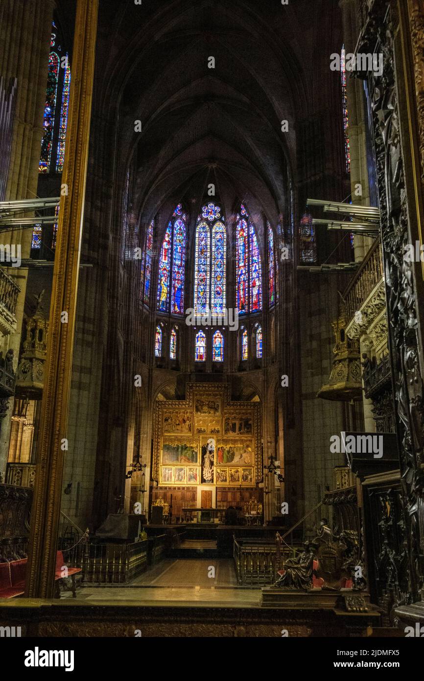 Spanien, Leon, Castilla y Leon. Glasfenster über dem Hauptaltar in der Kathedrale Santa Maria. Gotik, 13.. Jahrhundert. Stockfoto