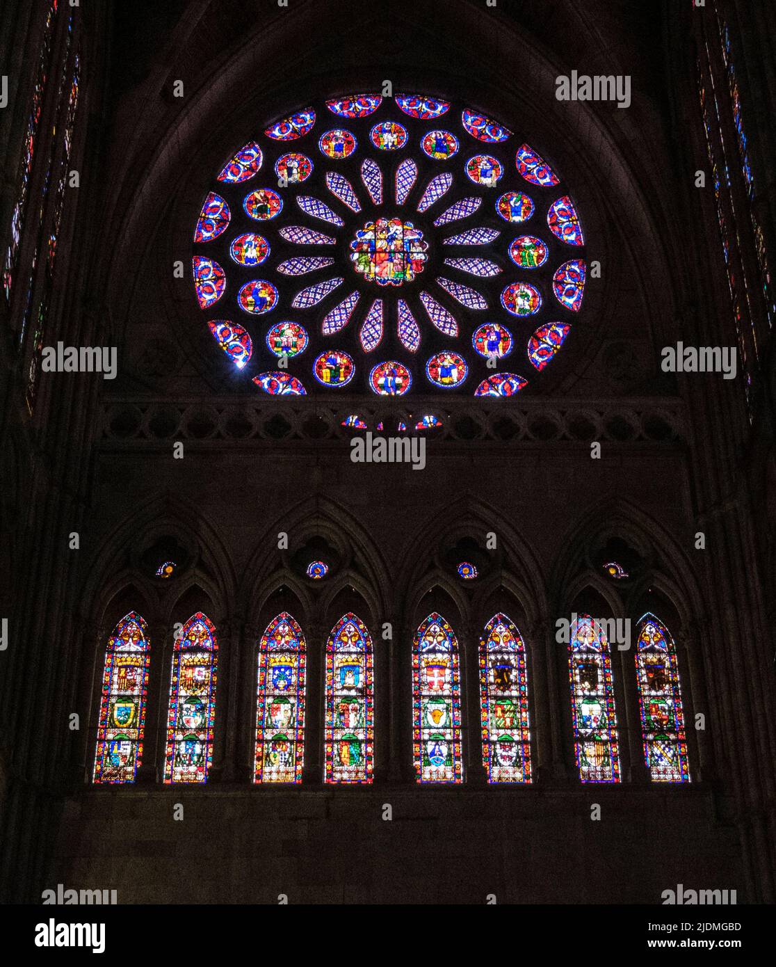 Spanien, Leon, Castilla y Leon. Buntglasfenster in der Kathedrale von Santa Maria. Gotik, 13.. Jahrhundert. Stockfoto