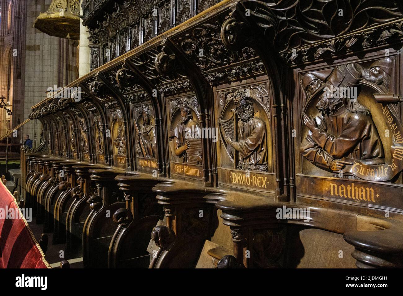 Spanien, Leon, Castilla y Leon, geschnitzte Holztafeln im Chor der Kathedrale von Santa Maria. Stockfoto
