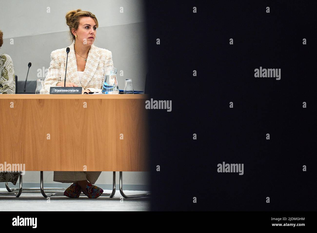 2022-06-22 14:02:06 DEN HAAG - Staatssekretärin Vivianne Heijnen (Infrastruktur und Wassermanagement) während einer Ausschussdebatte über die externe Sicherheit. Während der Debatte werden Themen wie PFAS, Feinstaub und Umweltprobleme rund um den Stahlhersteller Tata Steel diskutiert. ANP PHIL NIJHUIS niederlande Out - belgien Out Stockfoto