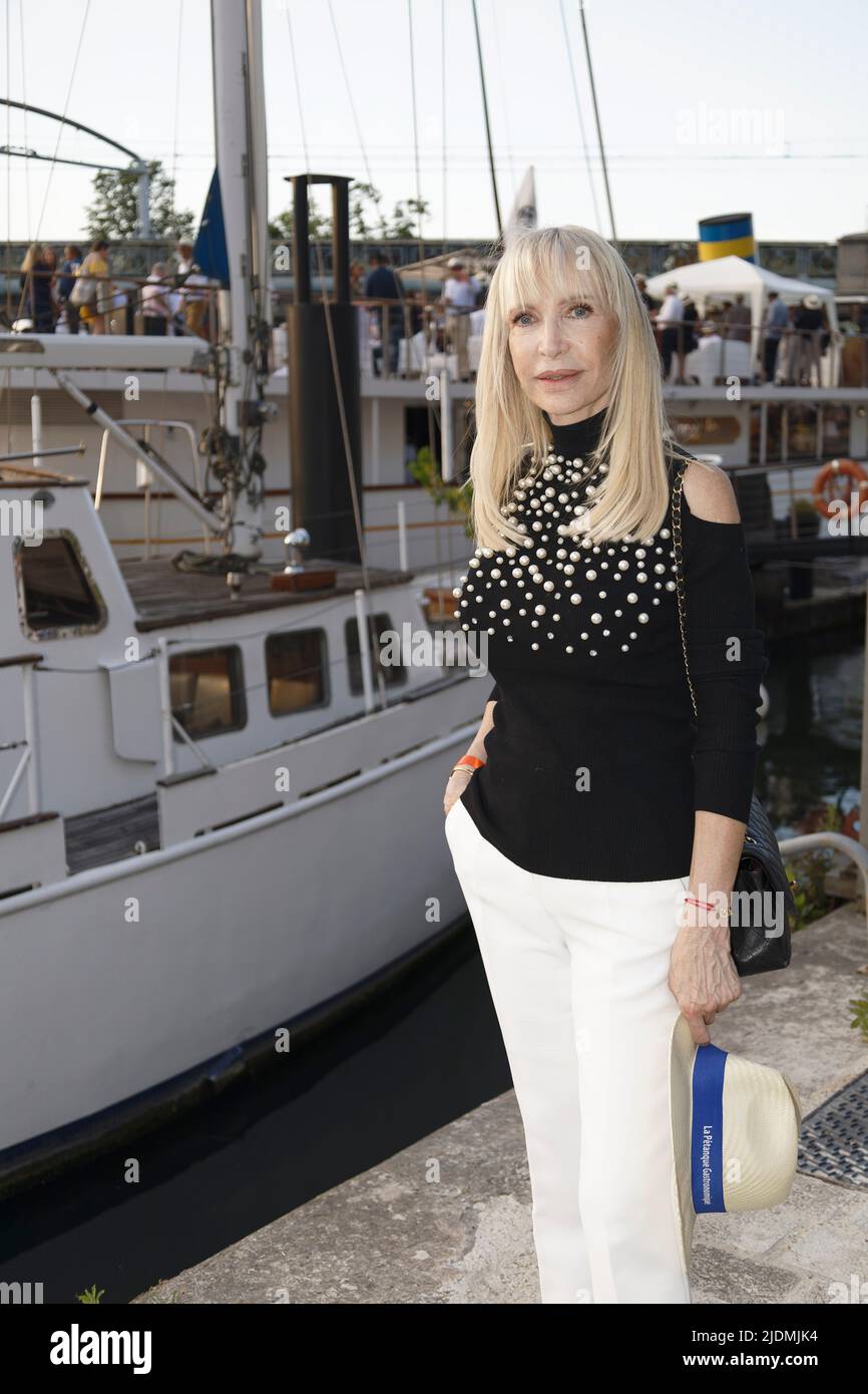 Paris, Frankreich. 21.. Juni 2022. Patricia Charpentier nimmt am 21. Juni 2022 an der 'Trophée de la Pétanque Gastronomique' 8. in Paris Yatch Marina Teil. Stockfoto