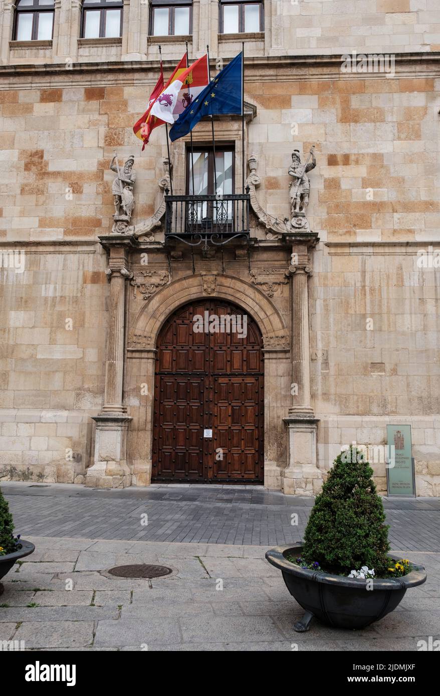 Spanien, Leon. Eingang zum Palacio de los Guzmanes. Stockfoto