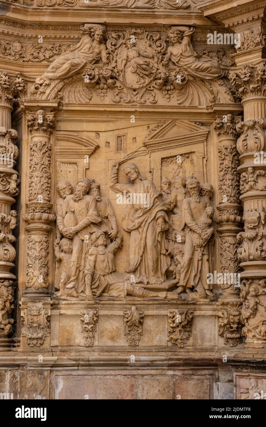 Spanien, Astorga, Castilla y Leon. Kathedrale Santa María. Jesus treibt Händler aus dem Tempel. Stockfoto