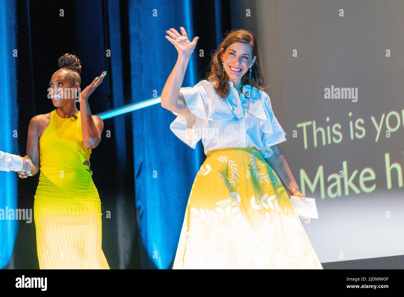 Cannes, Frankreich, 22. Juni 2022, Issa Rae (Autorin, Produzentin, Schauspielerin) und Liz Taylor (Global Chief Creative Officer, Ogilvy) besuchten das Cannes Lions Festival - Internationales Festival der Kreativität © ifnm press/ Alamy Live News Stockfoto