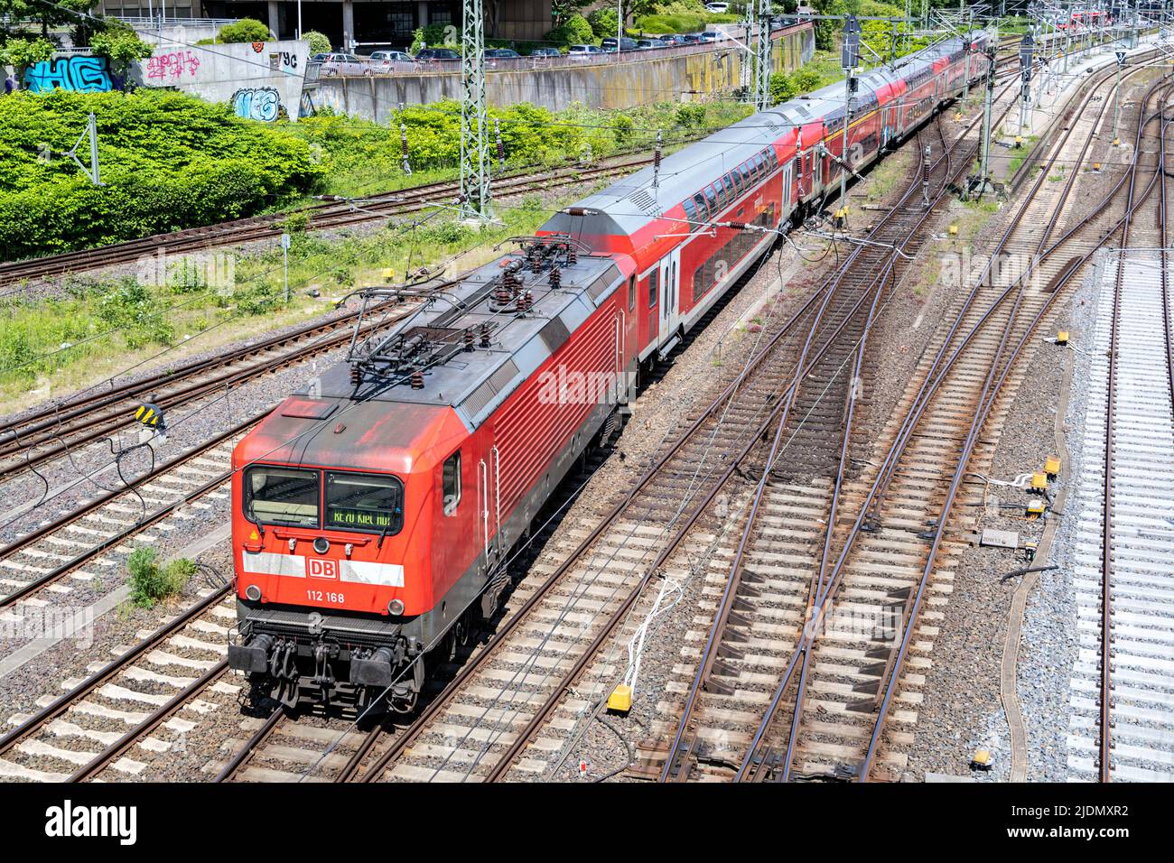 DB-Regionalzug am Kieler Hauptbahnhof Stockfoto