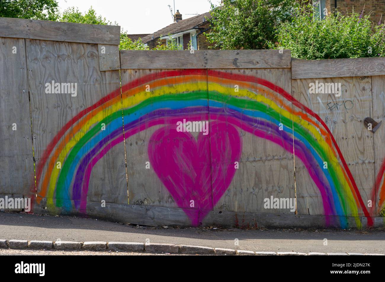 LGBT Support Rainbow Graffiti, Chalfont St Peter, Buckinghamshire, England Stockfoto