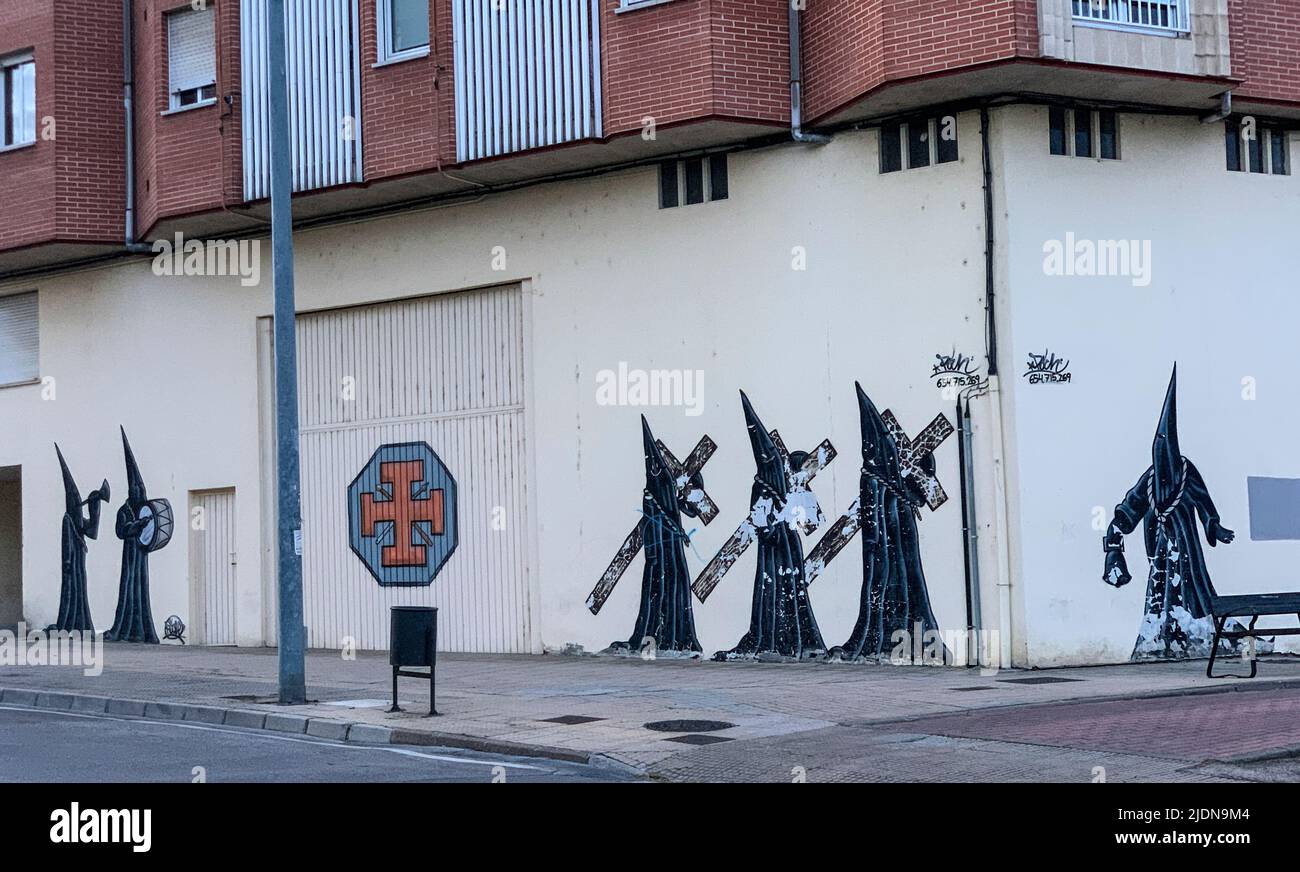 Spanien, Ponferrada, Castilla y Leon. Wandbild Förderung Semana Santa (Karwoche) Feiern. Stockfoto