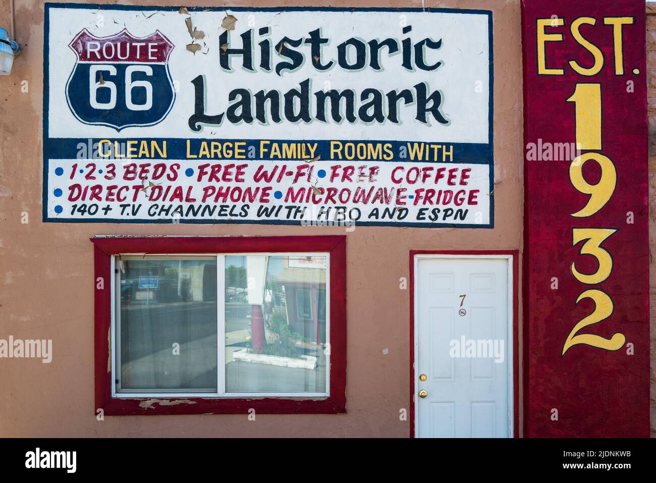 Schild Deluxe Inn Motel an der Route 66 in Seligman Arizona, USA Stockfoto