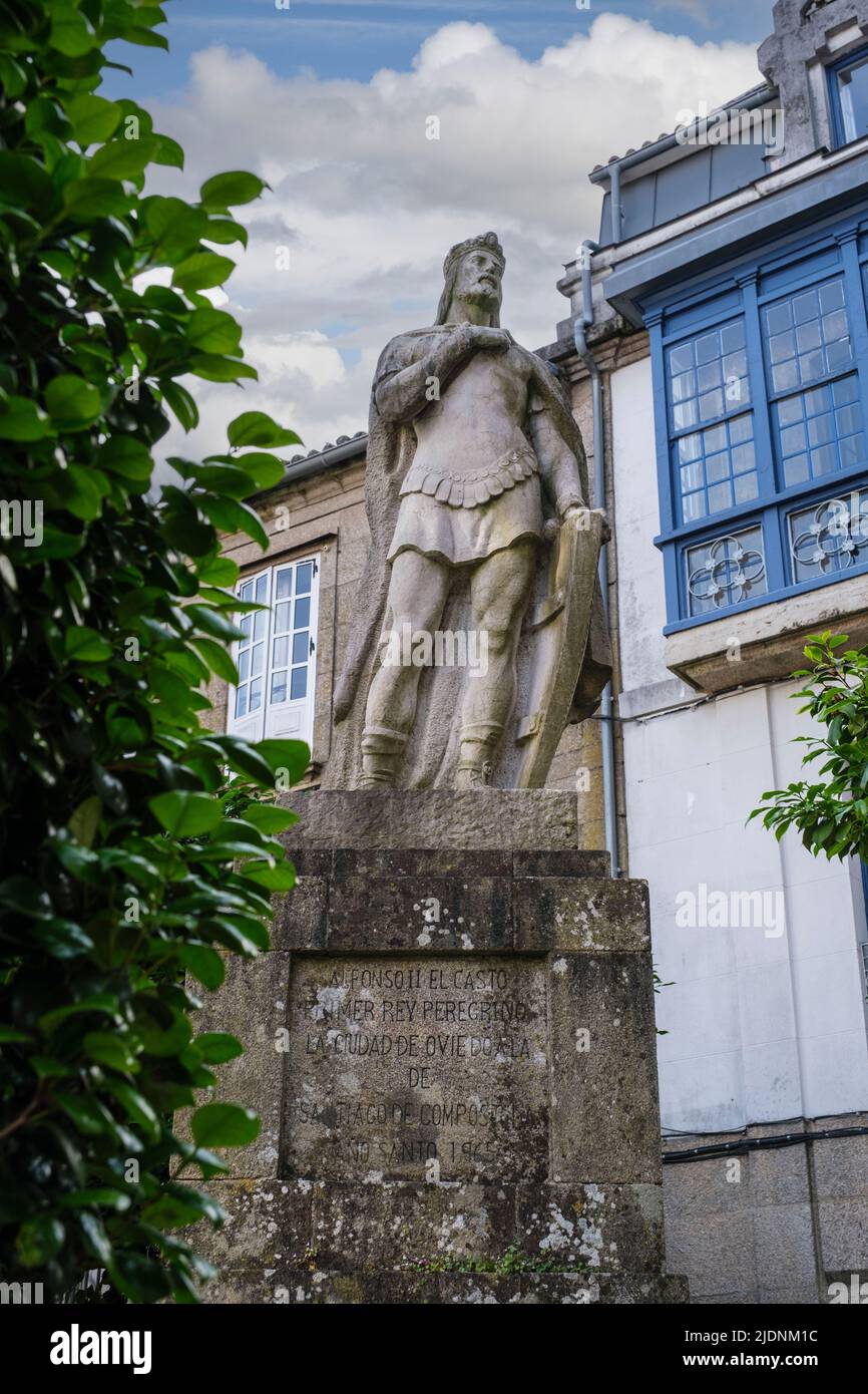 Spanien, Santiago de Compostela, Galicien. Statue von Alfonso der Keuste, bekannt als der erste Pilger nach Santiago de Compostela. Stockfoto