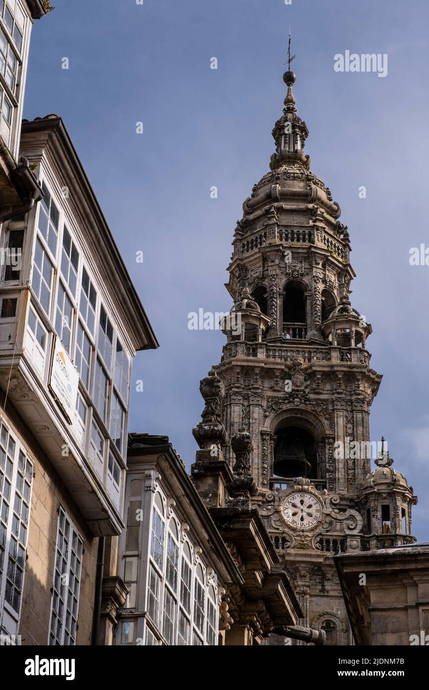 Spanien, Santiago de Compostela, Galicien. Ein Turm der Kathedrale von Santiago de Compostela. Stockfoto