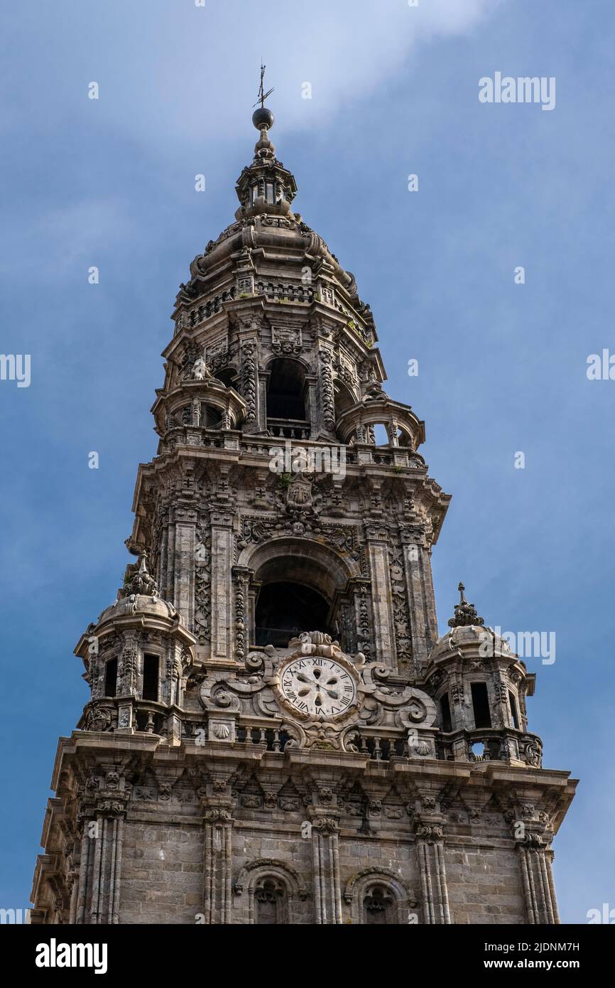 Spanien, Santiago de Compostela, Galicien. Ein Turm der Kathedrale von Santiago de Compostela. Stockfoto