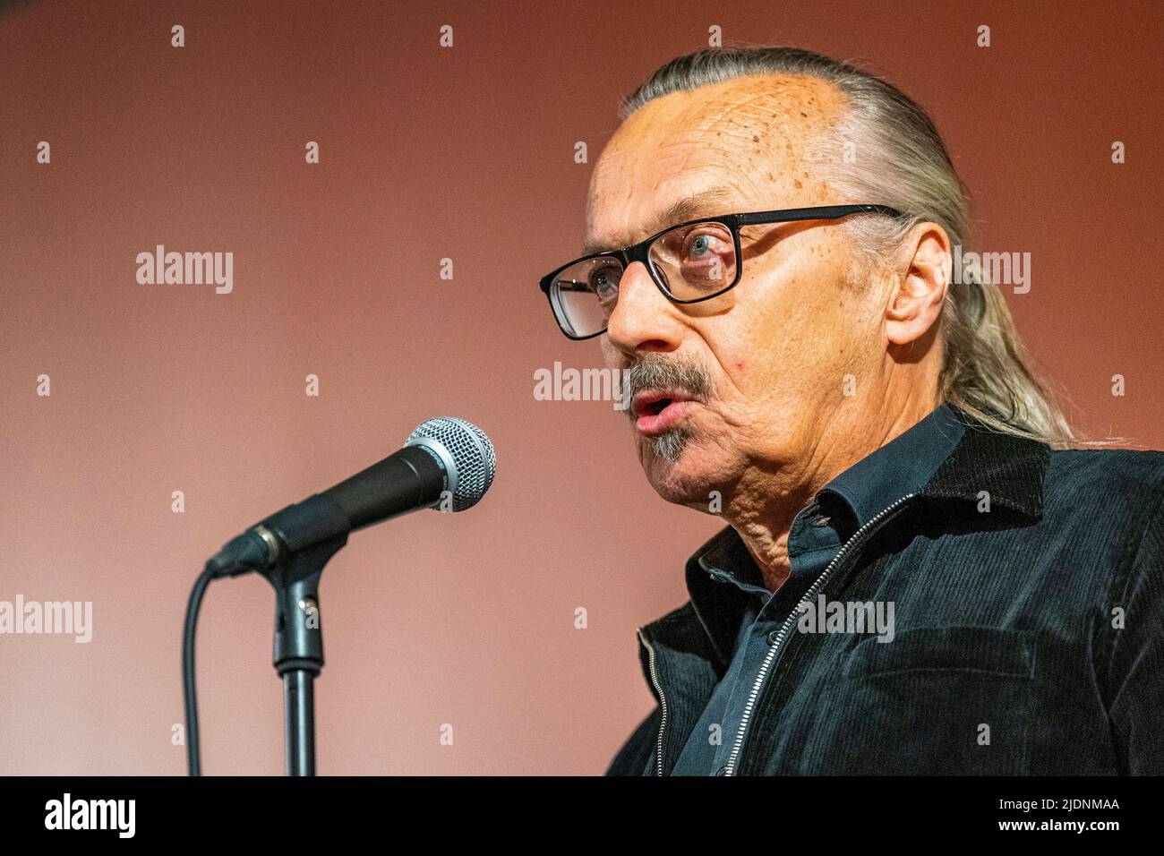 Oslo 20220622.Kuratorin Sune Nordgren ist am Mittwoch bei der Eröffnung der Ausstellung "Offene Türen" in Dronning Sonja KunstStall anwesend. Mehr als 100 Werke aus der Kunstsammlung von Königin Sonja sind hier zu sehen. Foto: Haakon Mosvold Larsen / NTB Stockfoto