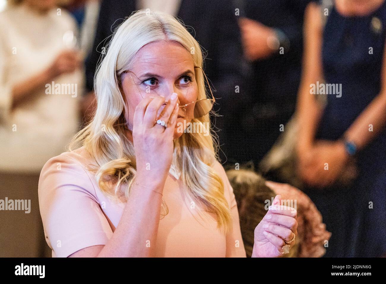 Oslo 20220622.Kronprinzessin Mette-Marit ist am Mittwoch bei der Eröffnung der Ausstellung "Offene Türen" in Dronning Sonja KunstStall anwesend. Mehr als 100 Werke aus der Kunstsammlung von Königin Sonja sind hier zu sehen. Foto: Haakon Mosvold Larsen / NTB Stockfoto