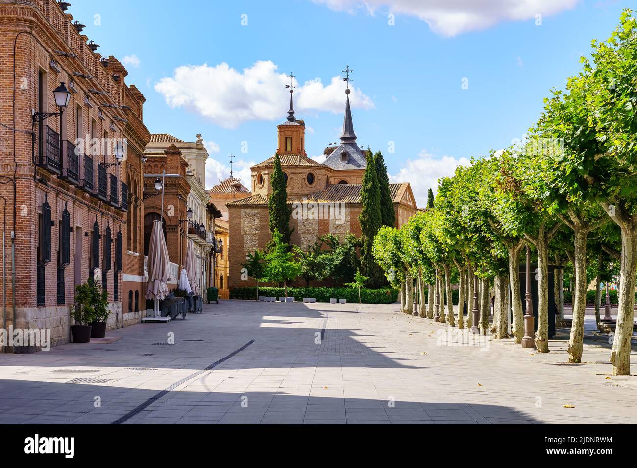 Denkmäler der Plaza de Alcala de Henaresa, ein Weltkulturerbe in Madrid. Stockfoto