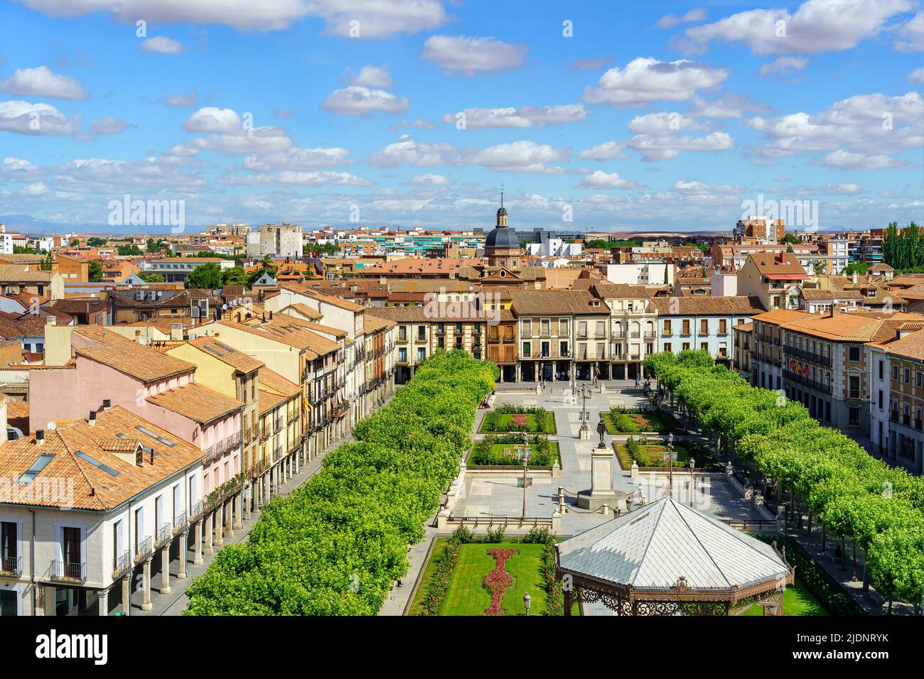 Berühmter zentraler Platz der monumentalen Stadt Alcala de Henares, Wiege von Cervantes. Stockfoto