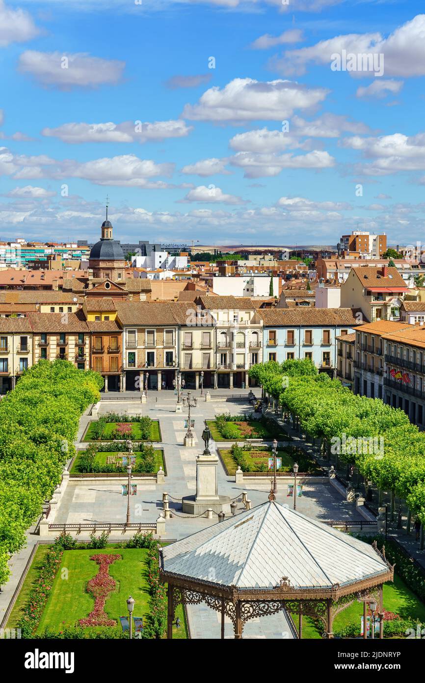 Berühmter zentraler Platz der monumentalen Stadt Alcala de Henares, Wiege von Cervantes. Stockfoto