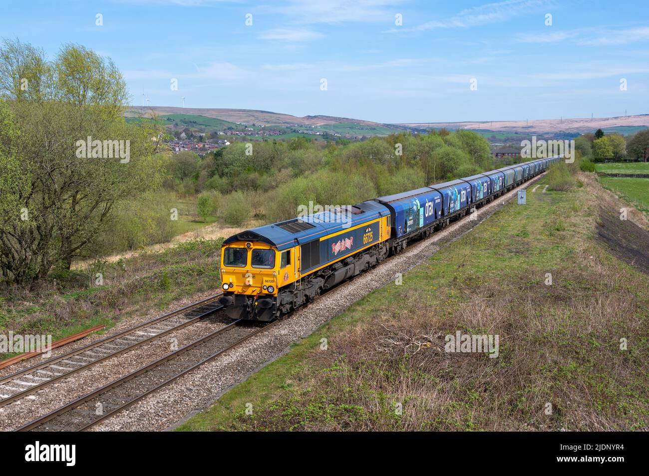 GBRF 66725 4M36 0954 Drax nach Liverpool Biomass passiert Smithy Bridge. 20.. April 2022. Stockfoto