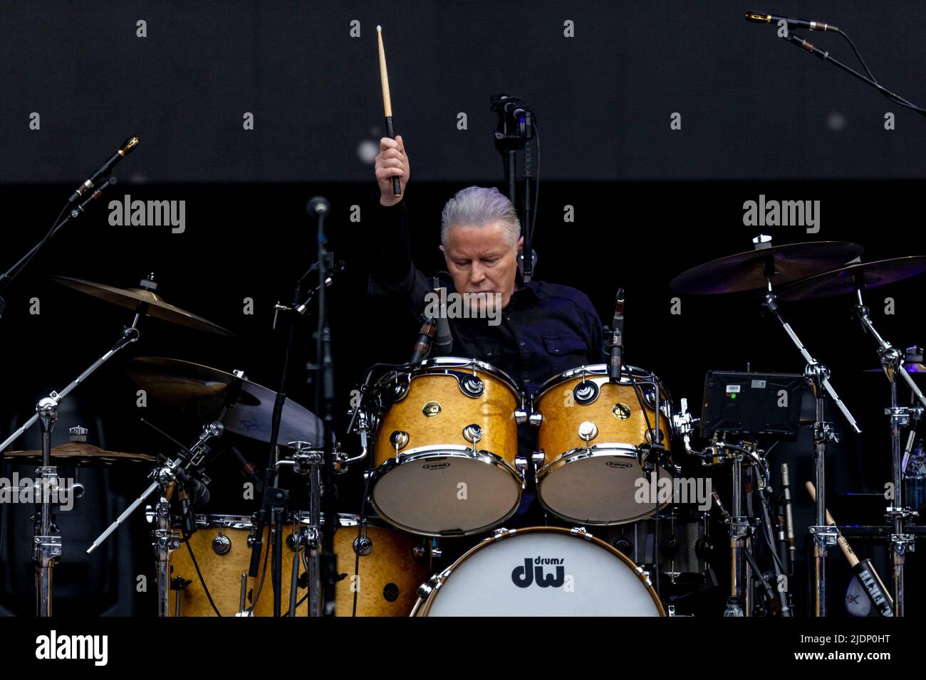 Edinburgh, Schottland, Großbritannien. 22.. Juni 2022. Adler treten im Murrayfield Stadium als Teil des There Hotel California, USA, live auf. , . Aktuelle Bandmitglieder: Don Henley - Lead- und Backing-Gesang, Schlagzeug, Percussion, Rhythmusgitarre Joe Walsh - Lead- und Rhythmusgitarren, Backing- und Lead-Gesang, Keyboards Timothy B. Schmit - Bassgitarre, Backing- und Lead-Gesang, Mundharmonika Vince Gill - Rhythmus- und Lead-Gitarren, Backing und Lead Vocals Aktuelle Tourer-Musiker Scott F. Credit: Alan Rennie/Alamy Live News Stockfoto