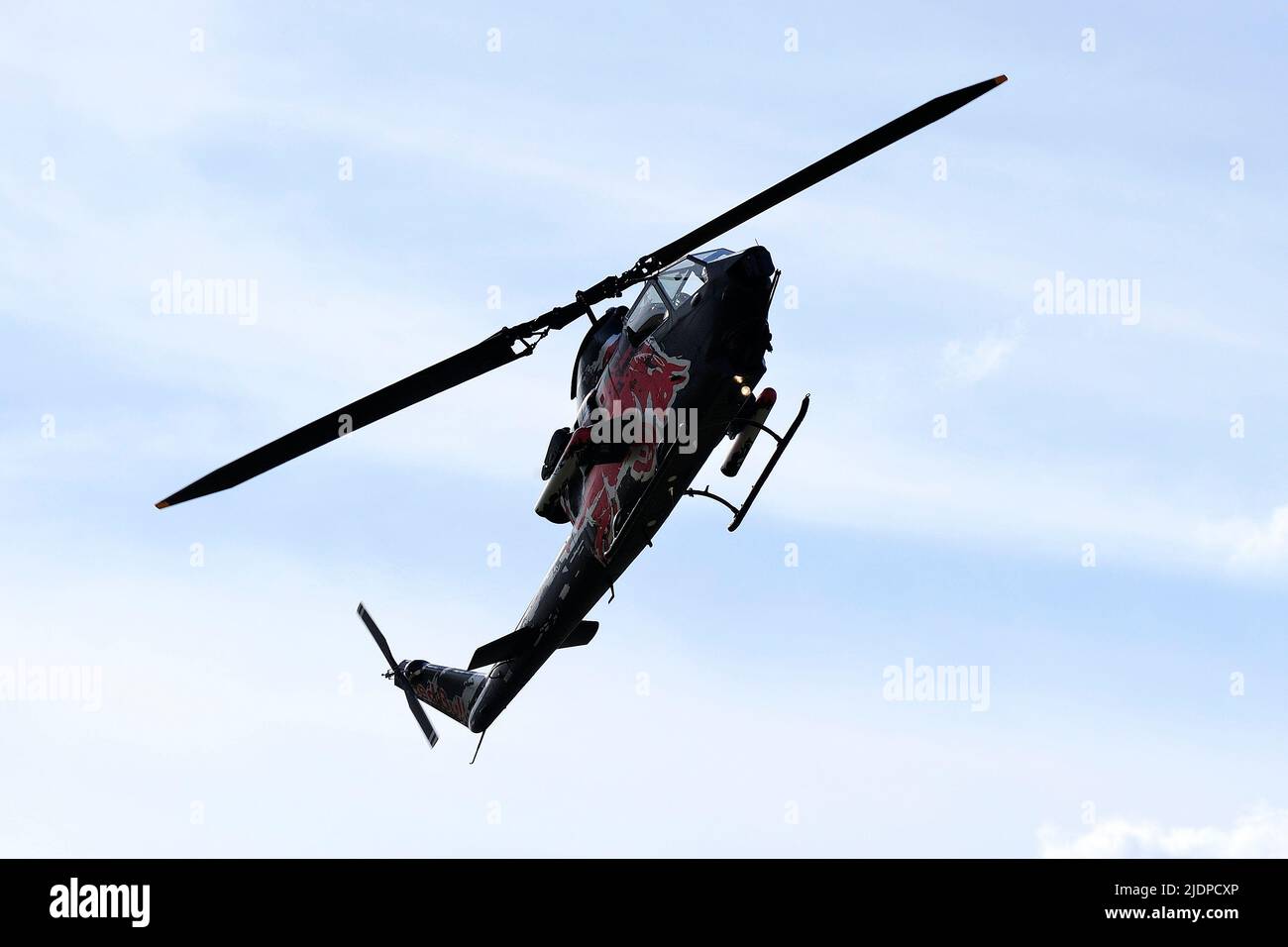 AH-1 Cobra, Red Bull (Flying Bulls) TAH-1F, Düsenjäger, Militär, Hubschrauber Stockfoto