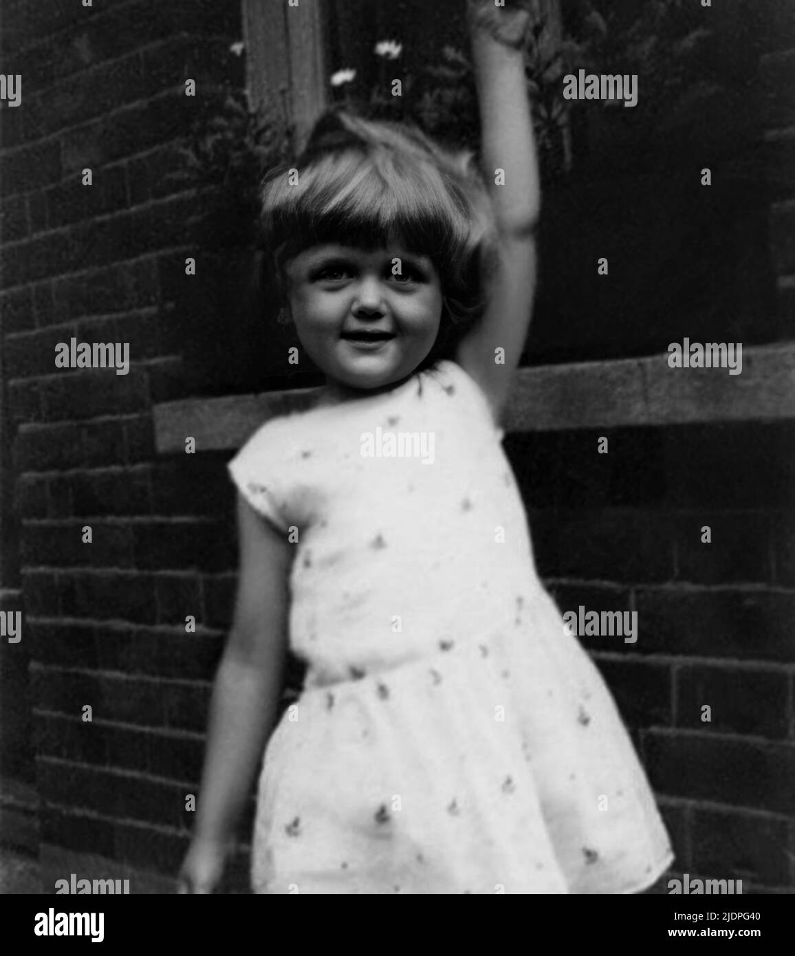 1928 c. , London , GROSSBRITANNIEN : die gefeierte britische Schauspielerin Dame ANGELA LANSBURY ( geboren 16 oktober 1925 ), als ein kleines Mädchen , im Alter von 3 . Unbekannter Fotograf .- GESCHICHTE - FOTO STORICHE - PORTRÄT - RITRATTO - ATTORE - ATTRICE - FILM - KINO - personalità da giovane giovani - da bambina bambino bambini - Persönlichkeit Persönlichkeiten, als jung war - KINDHEIT - INFANZIA - KIND - KINDER --- ARCHIVIO GBB Stockfoto
