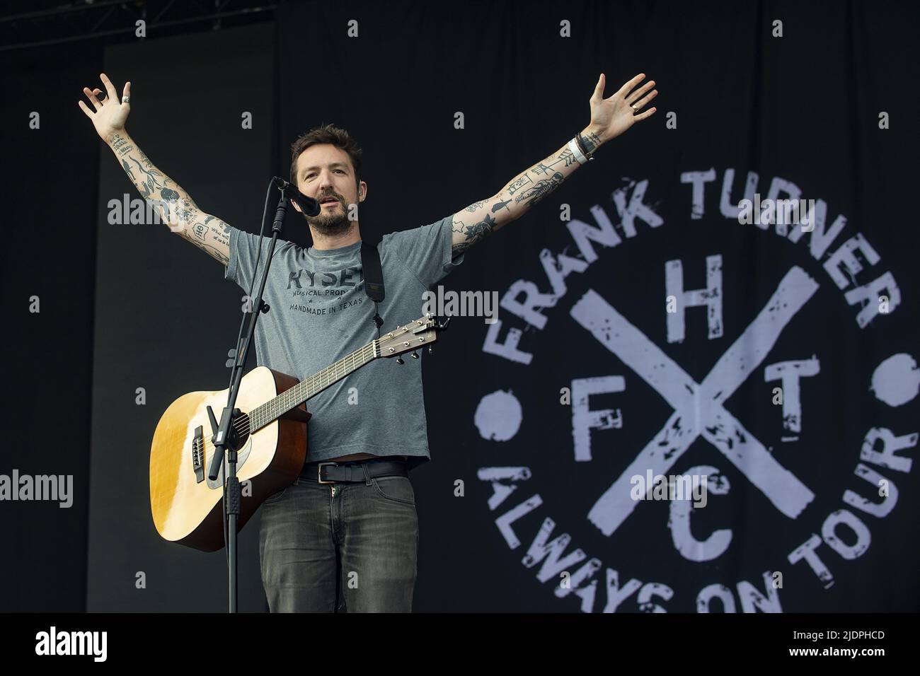 PORTSMOUTH, ENGLAND: Frank Turner tritt am 2. Tag des Victorious Festivals auf der Bühne auf mit: Frank Turner wo: Portsmouth, Großbritannien Wann: 28 Aug 2021 Credit: Neil Lupine/WENN Stockfoto