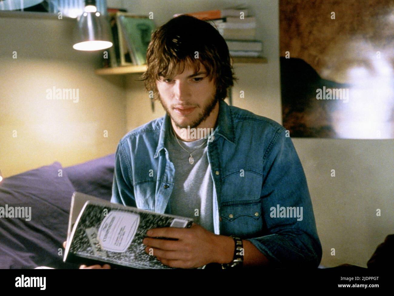 ASHTON KUTCHER, THE BUTTERFLY EFFECT, 2004, Stockfoto