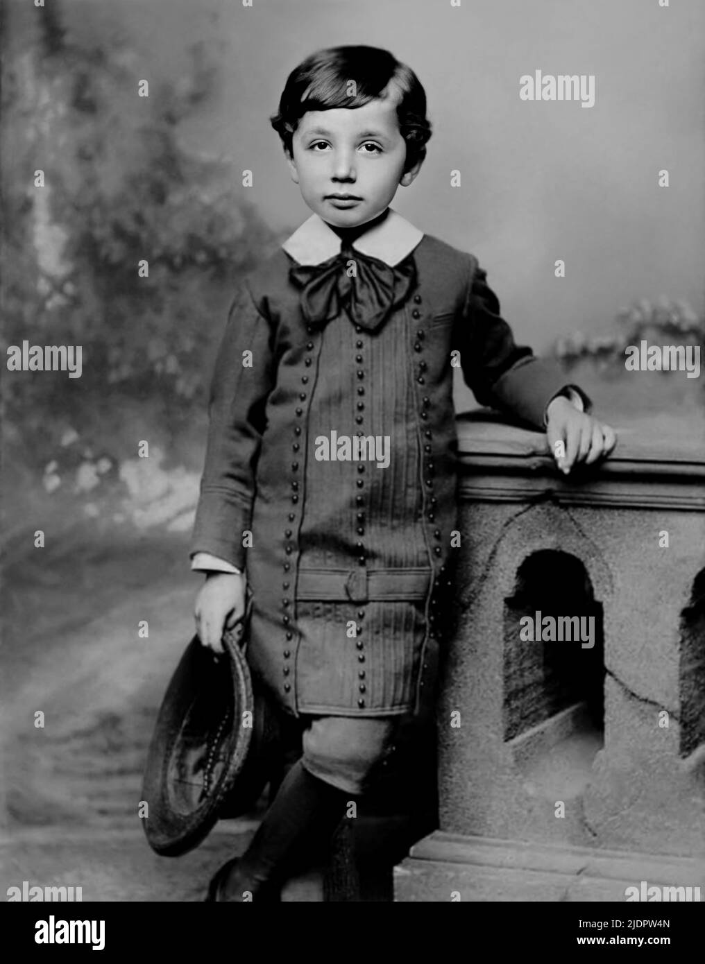 1884 , DEUTSCHLAND : der gefeierte Genie-Wissenschaftler und Physiker ALBERT EINSTEIN ( 1879 - 1955? ) Als ein kleiner Junge im Alter von 5 Jahren war. Nobelpreis für Physik 1921 . Unbekannter Fotograf. - GENIO - PREMIO NOBEL per la FISICA - FISICO - SCIENZIATO - GESCHICHTE - FOTO STORICHE - personalità da bambino Bambini da giovane - Persönlichkeiten der Persönlichkeit als jung - INFANZIA - KINDHEIT - BAMBINO - BAMBINI - KINDER - KIND - Fiocco - Bogen -- colletto - Kragen - PORTRÄT - RITRATTO --- ARCHIVIO GBB Stockfoto