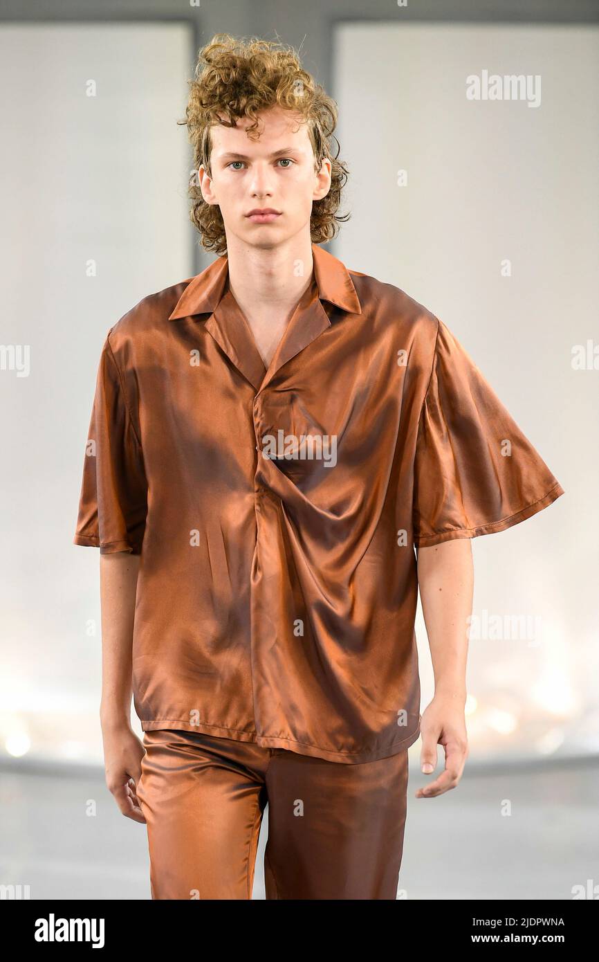 BIANCA SAUNDERS SS23 Runway während der Paris Fashion Week Herren am 2022. Juni - Paris, Frankreich. 22/06/2022 Stockfoto