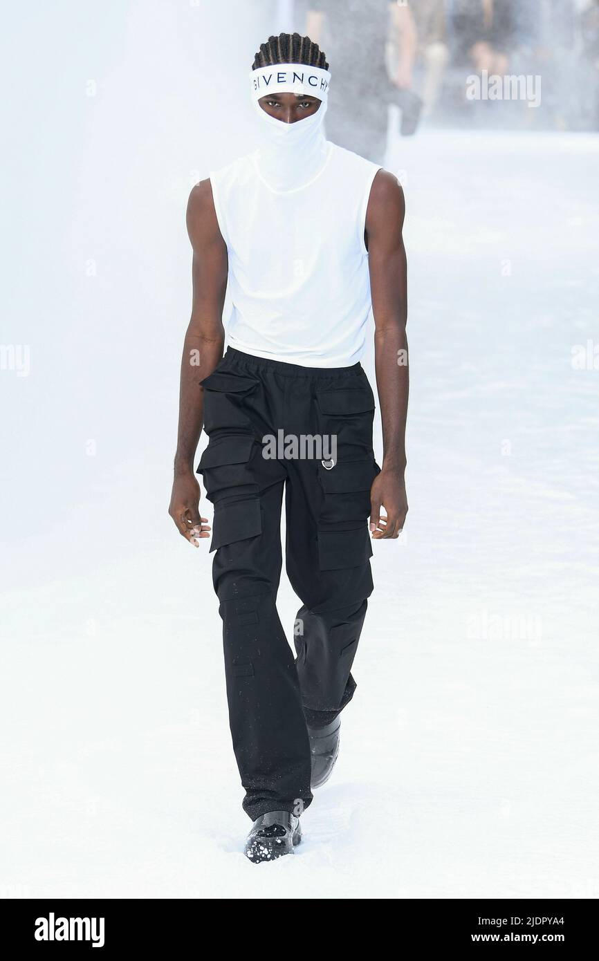 GIVENCHY Herren SS23 Laufsteg während der Paris Fashion Week Menswear am 2022. Juni - Paris, Frankreich. 22/06/2022 Stockfoto