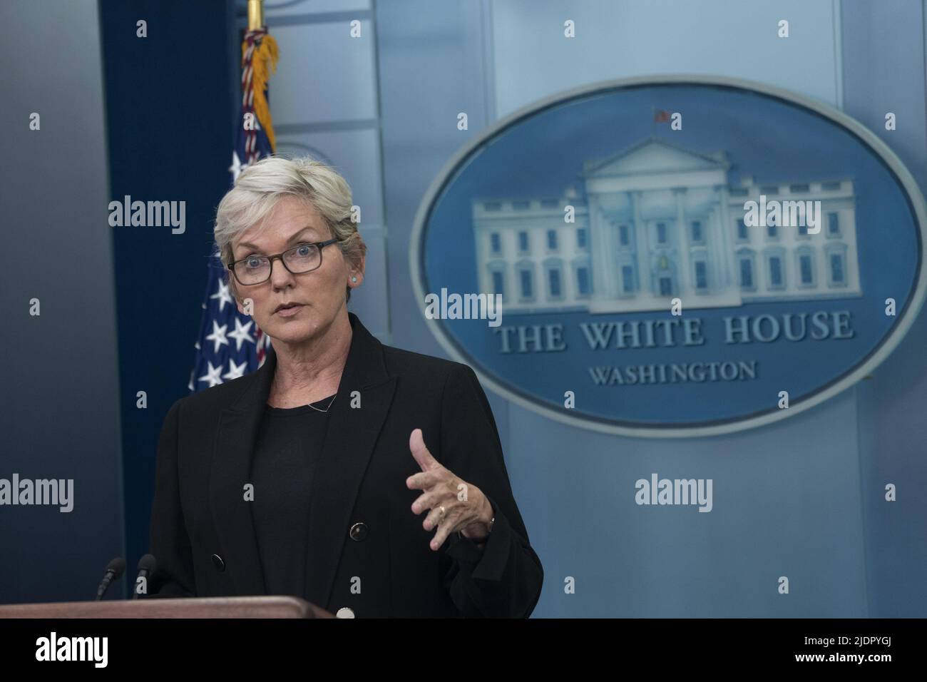 Washington, Usa. 22.. Juni 2022. Die Energieministerin der Vereinigten Staaten, Jennifer Granholm, nimmt am Mittwoch, den 22. Juni 2022, an einem Briefing im Weißen Haus in Washington, DC, Teil. Foto von Chris Kleponis/UPI Kredit: UPI/Alamy Live News Stockfoto