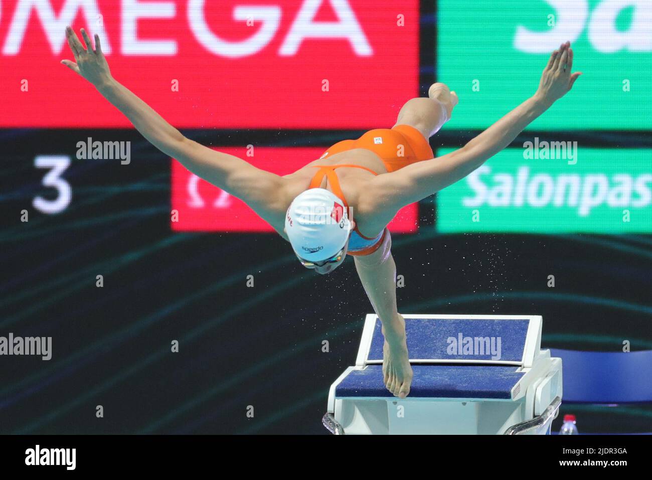 Budapest, Ungarn. 22.. Juni 2022. Chen Yujie aus China tritt beim Halbfinale der Frauen im Jahr 100m bei den FINA-Weltmeisterschaften 19. in Budapest, Ungarn, am 22. Juni 2022 an. Quelle: Zheng Huansong/Xinhua/Alamy Live News Stockfoto