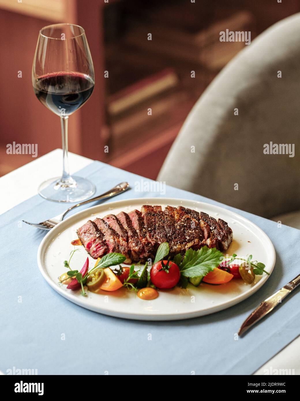 Appetitlich gebratenes fleisch -Fotos und -Bildmaterial in hoher ...