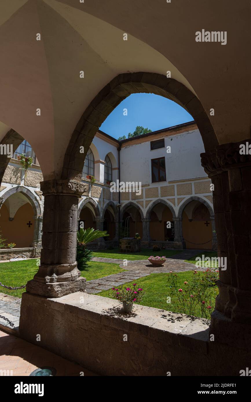 Kloster Sant'Antonio da Padova. Die Gründung des Klosters von Teano geht auf die erste Hälfte des XIV Jahrhunderts zurück. Stockfoto