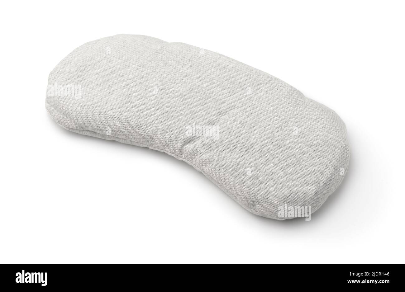 Graue textile, entspannende Kräuterkissen-Packung mit Augenkissen, isoliert auf Weiß Stockfoto