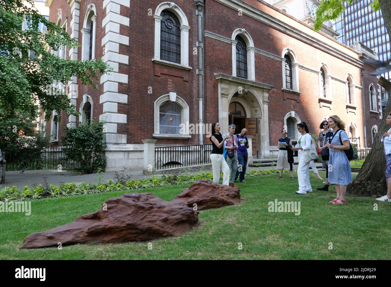 Sculpture in the City , die jährliche Ausstellung zeitgenössischer Kunst unter den markanten Architektur der City of London platziert , startet es 11edition am 22. Juni 2022 . Neben den neuen Arbeiten von elf zeitgenössischen Künstlern werden sechs Skulpturen, die ab der 10. Edition in sifu verbleiben, sowie zwei permanente Erwerbungen gezeigt. Stockfoto