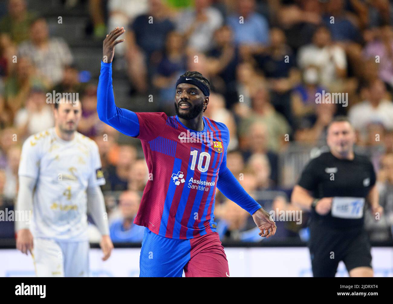 Jubilation Dika MEN (Barca) Handball Champions League Finale 4, Halbfinale, THW Kiel (KI) gegen FC Barcelona (Barca) 30:34, am 18.. Juni 2022 in Köln. Â Stockfoto