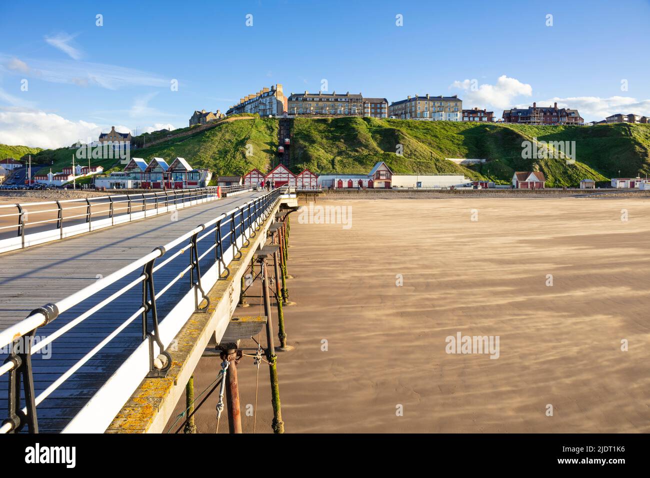 Saltburn am Meer yorkshire england Saltburn Pier viktorianischer Pier und Sandstrand saltburn Stadt redcar cleveland North Yorkshire England GB Europa Stockfoto