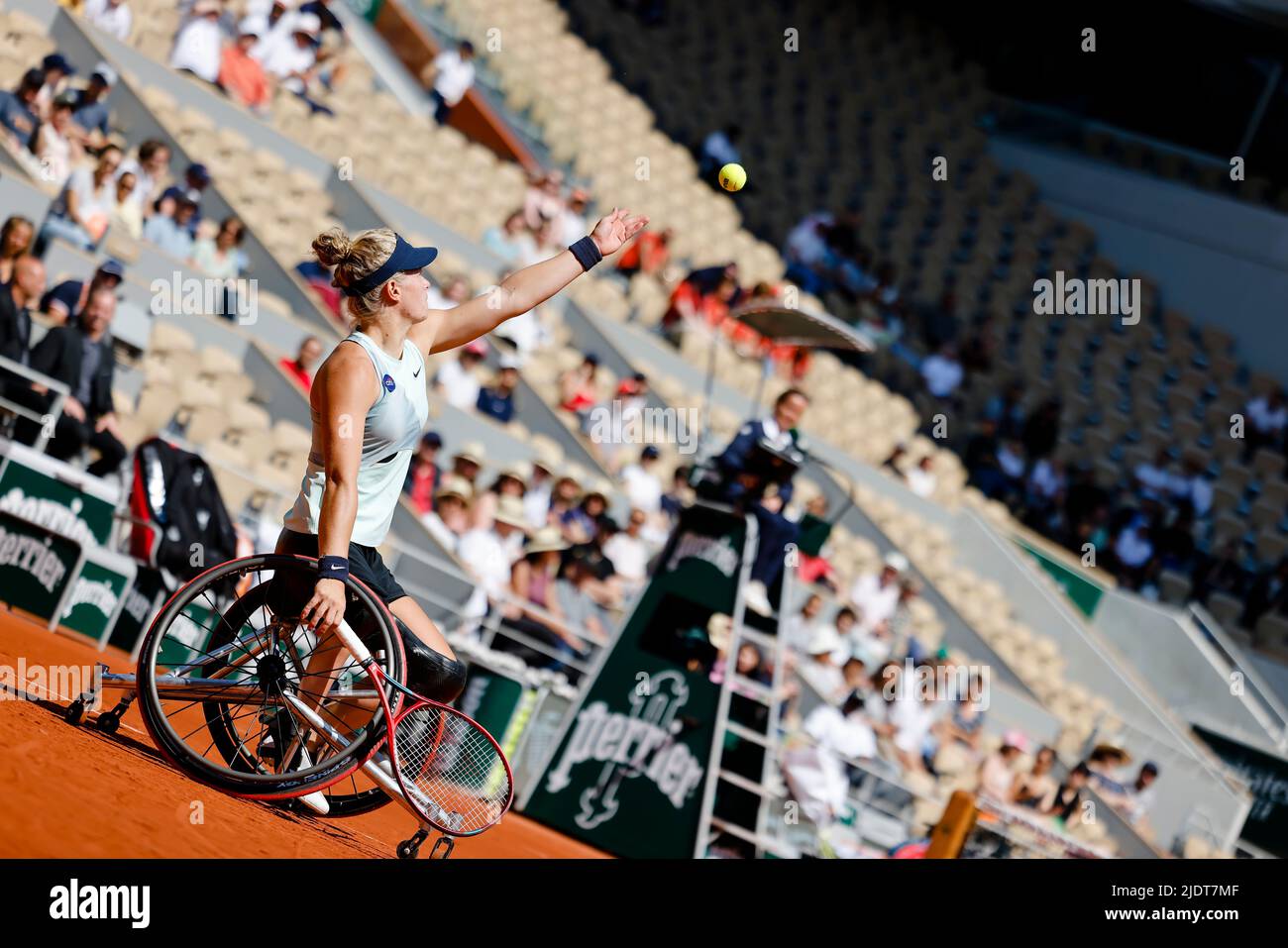 Die Rollstuhltennisspielerin Diede De Groot (NED) ist beim French Open Tennisturnier 2022 im Einsatz. Stockfoto