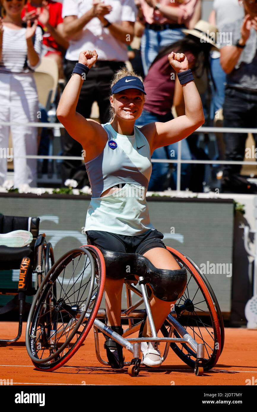 Die Rollstuhltennisspielerin Diede De Groot (NED) ist beim French Open Tennisturnier 2022 im Einsatz. Stockfoto