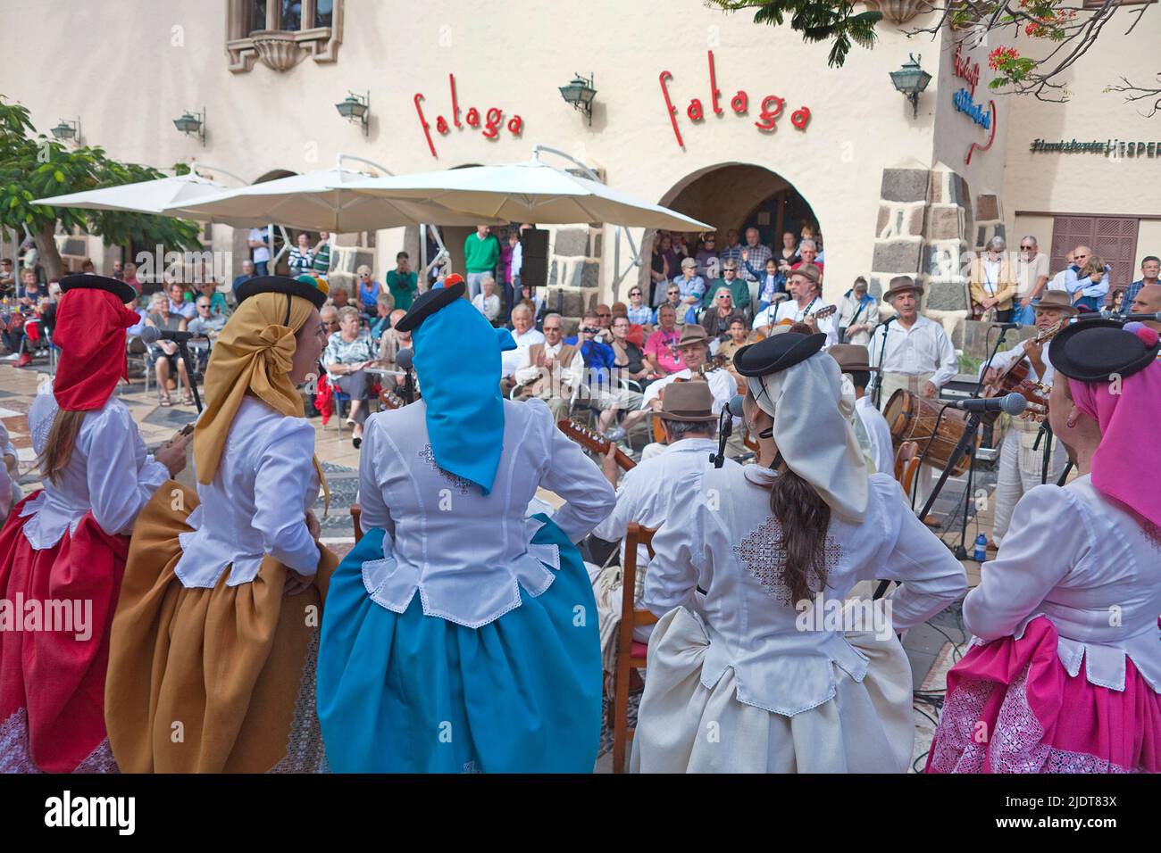 Folklore-Show im Pueblo Canario, Musiker mit traditionellen Kostümen im Parque Doramas, Las Palmas, Grand Canary, Kanarische Inseln, Spanien, Europa Stockfoto