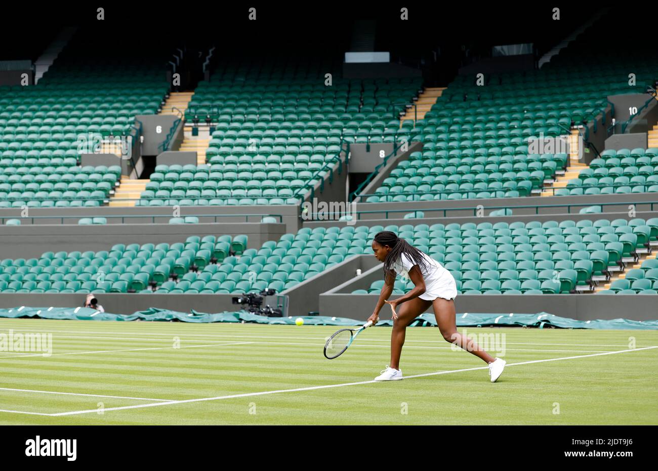 Coco Gauff übt auf Platz 1 vor der Wimbledon-Meisterschaft 2022 beim All England Lawn Tennis and Croquet Club in Wimbledon. Bilddatum: Donnerstag, 23. Juni 2022. Stockfoto