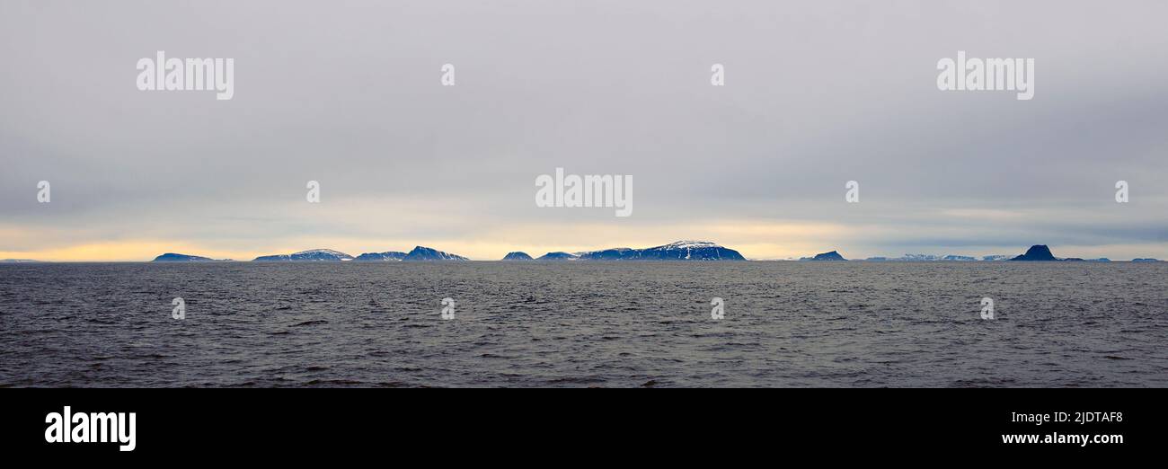 Sieben Inseln (NOR: Sjuöyane) vor dem nördlichen Spitzbergen, Spitzbergen im Juli 2012. Stockfoto