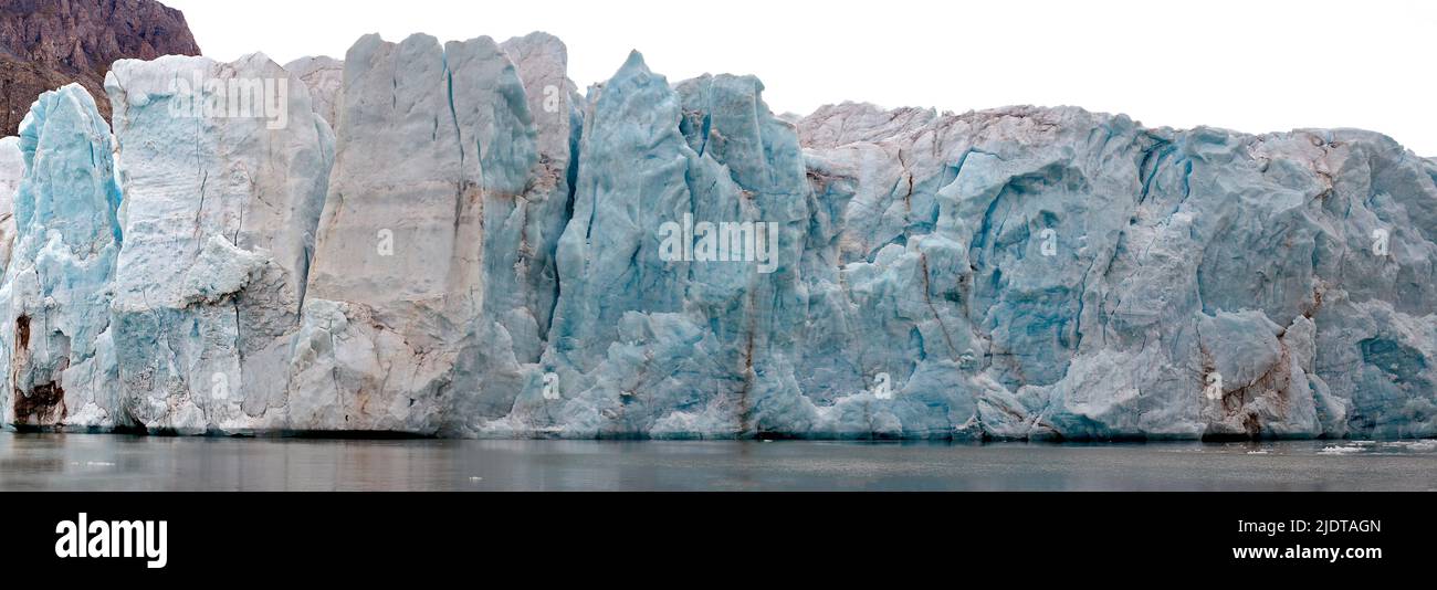 14.-Juli-Gletscher im Krossfjord, westlichen Spitzbergen, Svalbard Anfang August 2012. Stockfoto
