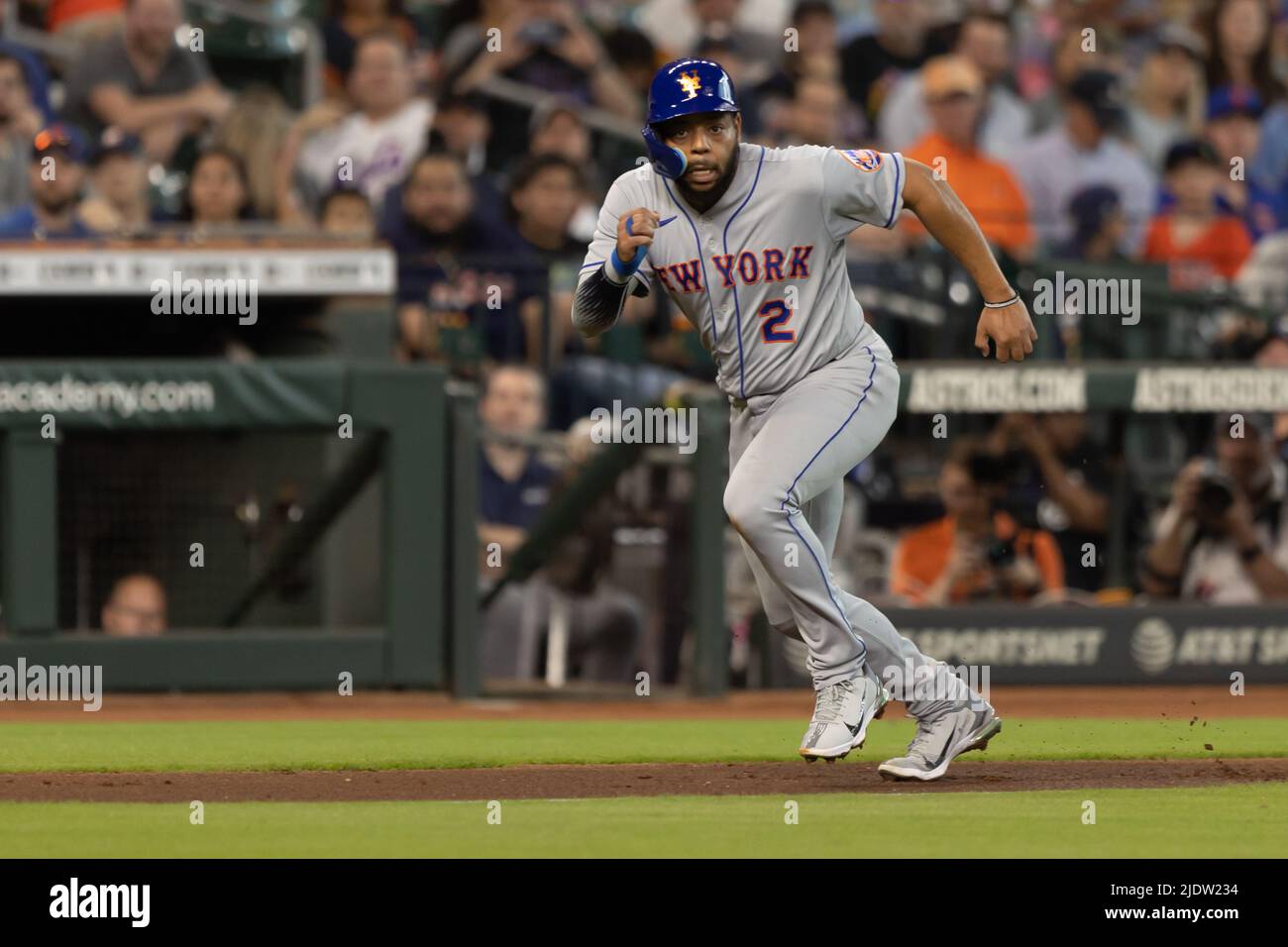 New York Mets erster Baseman Dominic Smith (2) läuft nach Hause, um im dritten Inning gegen die Houston Astros zu Punkten. Die Astros besiegen die Mets 5-3, Wedn Stockfoto