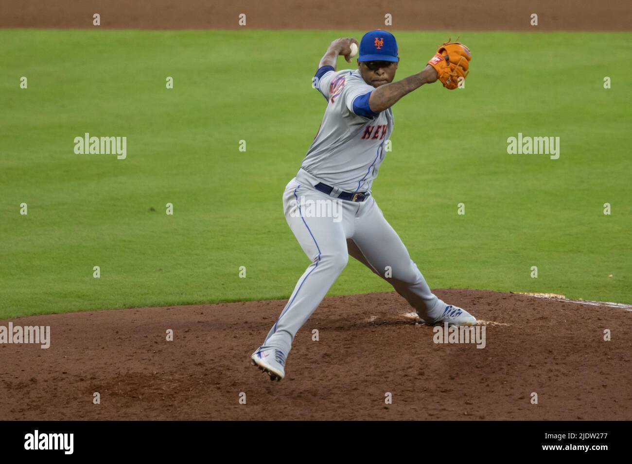 Der New York Mets Relief Pitcher Joely Rodriguez (30) pitchet im siebten Inning gegen die Houston Astros. Die Astros besiegen die Mets 5-3, Mittwoch Stockfoto