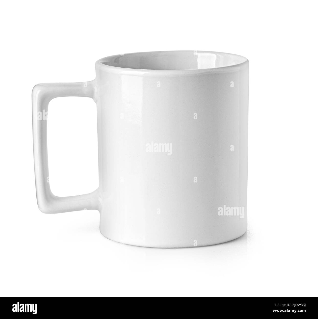 Weißer Keramikbecher. Isoliert auf weiß. Mit Beschneidungspfad Stockfoto